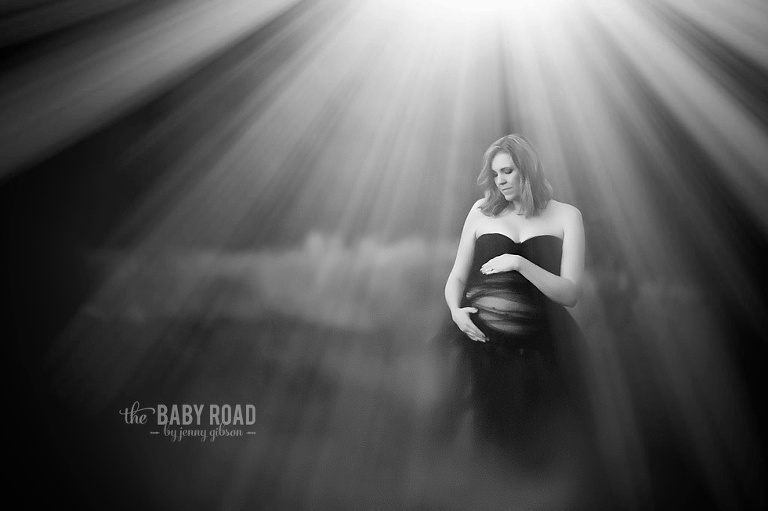 Black-and-white-outdoor-maternity-photo_0007